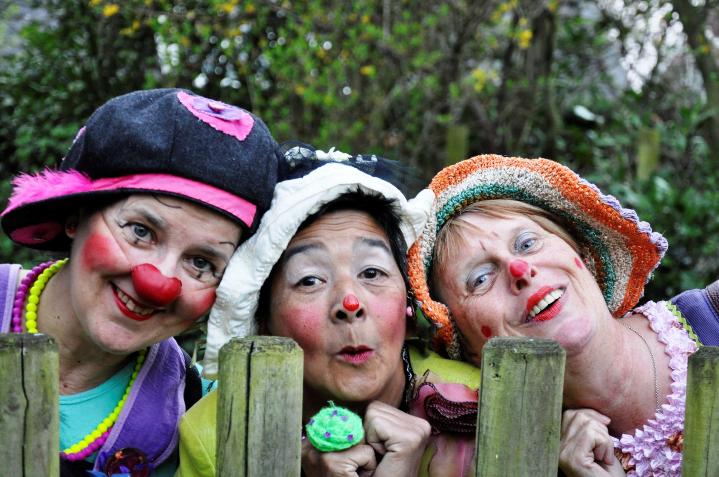 Drie miMakkers hebben samen plezier