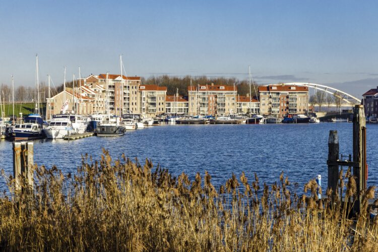 SVRZ boten in haven Tholen